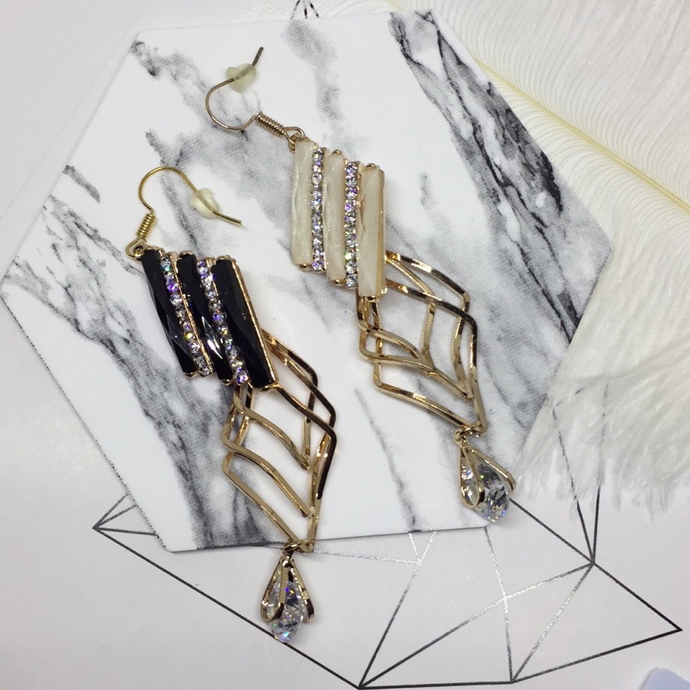 Geometric Shell and Diamond Drop Earrings - Picture 4 of 5